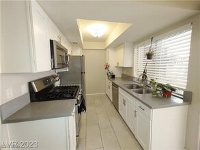 1405 E Vegas Valley Dr, Unit 380 in Las Vegas, NV - Building Photo - Building Photo