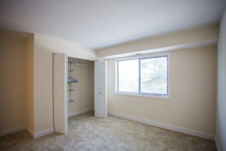 Gainsborough Court Apartments in Fairfax, VA - Building Photo - Interior Photo