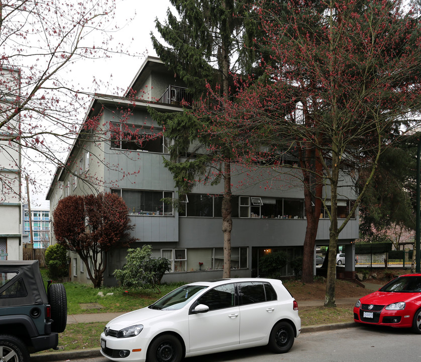 1031 Burnaby St in Vancouver, BC - Building Photo