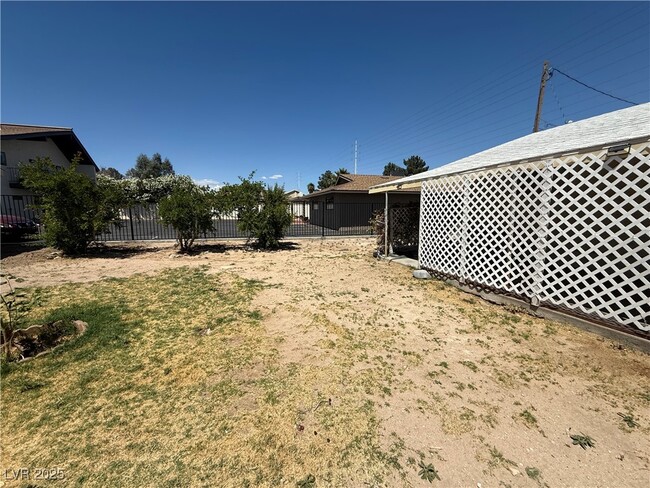 5643 S Pecos Rd in Las Vegas, NV - Building Photo - Building Photo