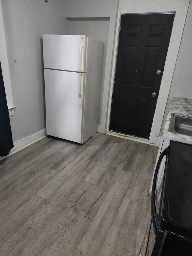 736 W Poplar St, Unit Apt 2 in York, PA - Foto de edificio - Building Photo