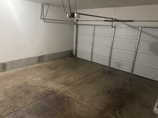 1511 Hollyhock Dr in Medford, OR - Building Photo - Building Photo