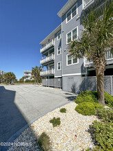 108 Pelican Dr in Atlantic Beach, NC - Building Photo - Building Photo