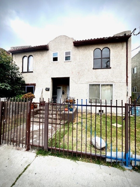 407 N Coronado St in Los Angeles, CA - Building Photo