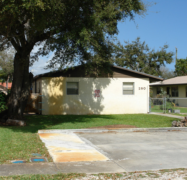 248-250 SW 6th St in Dania Beach, FL - Building Photo - Building Photo