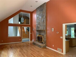 380 Huckleberry Hill Rd in Avon, CT - Building Photo - Building Photo