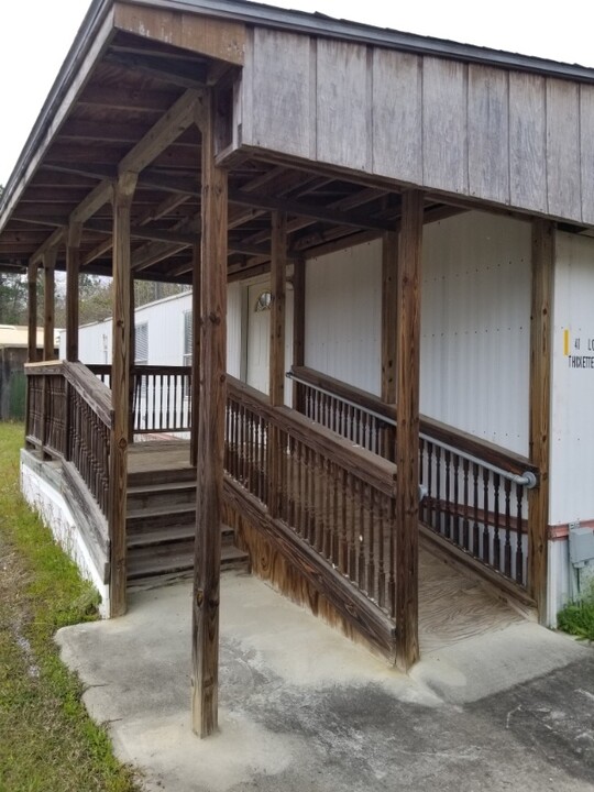 41 Thicket Rd in Ludowici, GA - Building Photo