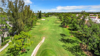 180 Turtle Lake Ct in Naples, FL - Foto de edificio - Building Photo