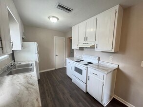 1401 Lazy Brook in Tallahassee, FL - Building Photo - Building Photo