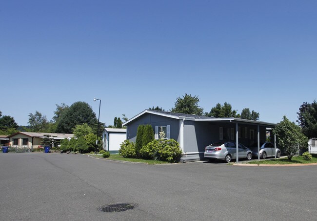 Indian Bluff Mobile Home Park in Clackamas, OR - Building Photo - Building Photo