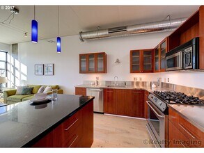 420 NW 11th Ave, Unit 709 in Portland, OR - Building Photo - Building Photo