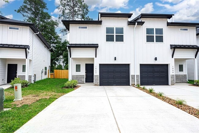 1956 Longmire Villas Court in Conroe, TX - Foto de edificio - Building Photo