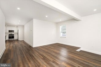 656 Schiller Ave in Trenton, NJ - Foto de edificio - Building Photo