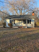 435 E Meadow Rd in Eden, NC - Building Photo