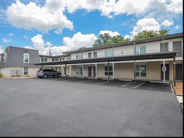 Cavalcade Heights in Houston, TX - Building Photo