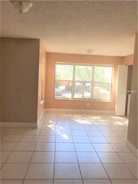 4658 Commander Dr, Unit 823 in Orlando, FL - Building Photo
