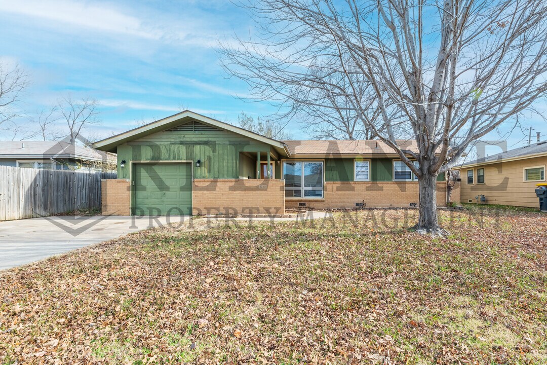 3240 S Custer Ave in Wichita, KS - Building Photo