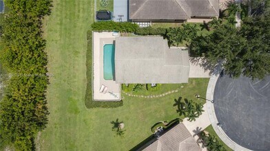 7423 NW 70th Ave in Parkland, FL - Building Photo - Building Photo