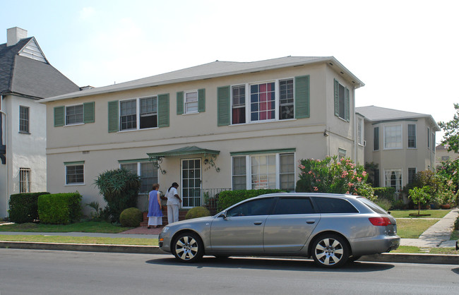 116 N Sweetzer Ave in Los Angeles, CA - Foto de edificio - Building Photo