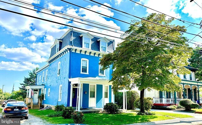 property at 525 Leverington Ave