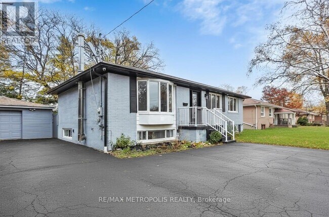 575 Third Line in Oakville, ON - Building Photo - Building Photo