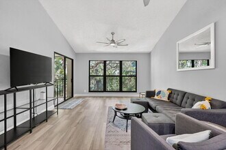 5230 SE Seascape Way in Stuart, FL - Building Photo - Building Photo