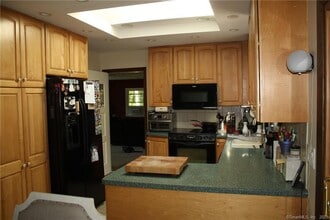 9 Overlook Knoll Rd in Newtown, CT - Building Photo - Building Photo