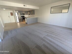 7910 E Camelback Rd in Scottsdale, AZ - Foto de edificio - Building Photo