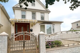 107-43 Inwood St in Queens, NY - Building Photo - Building Photo