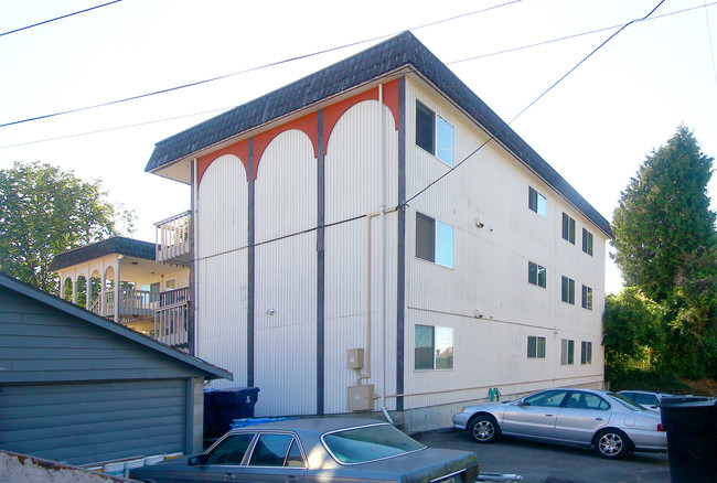 Villa Dene Apartments in Tacoma, WA - Building Photo - Building Photo