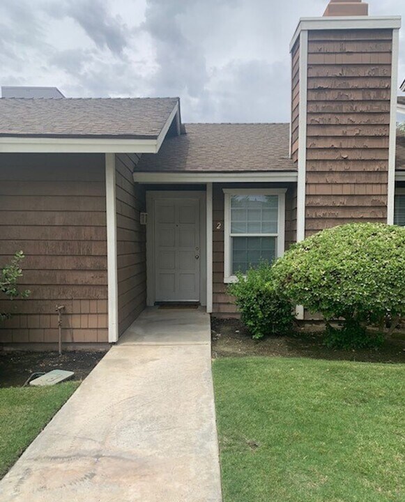 2601 Ashe Rd in Bakersfield, CA - Building Photo