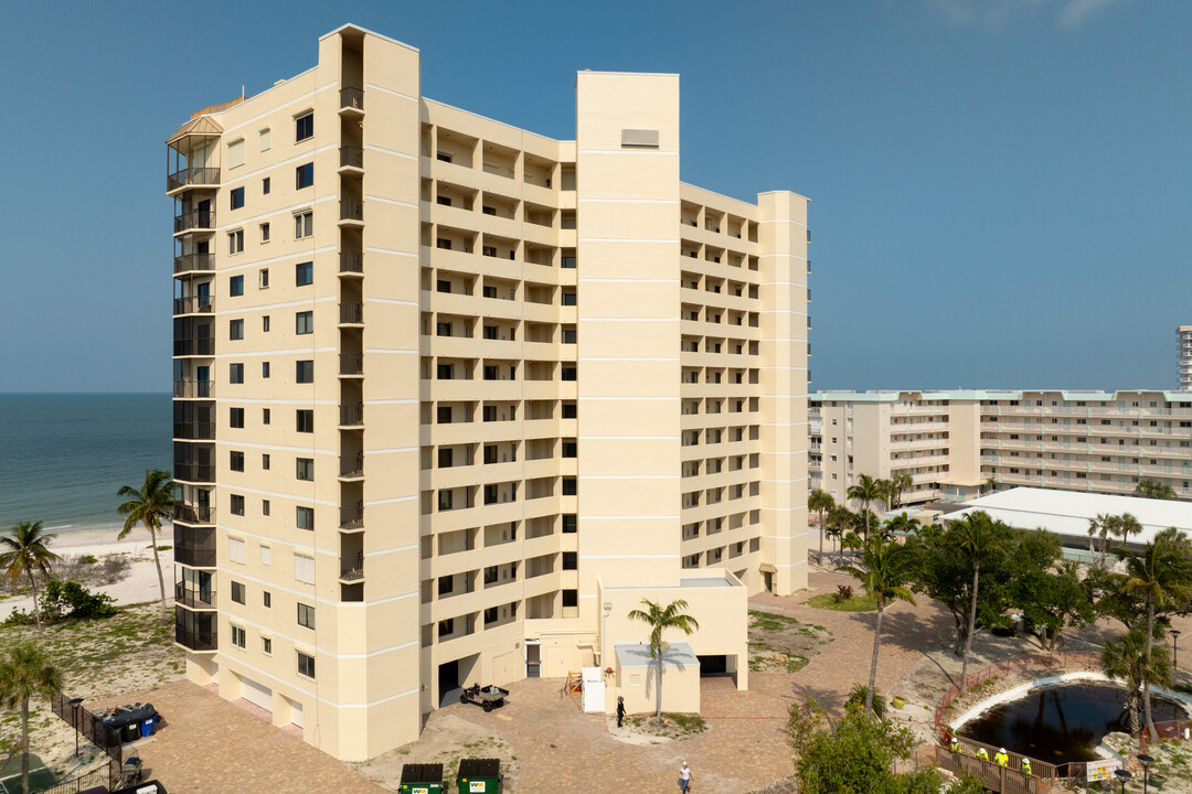 Riviera Club Condominium in Ft. Myers, FL - Building Photo