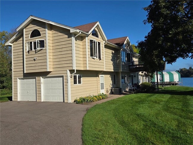 17500 County Rd 101 in Wayzata, MN - Building Photo - Building Photo