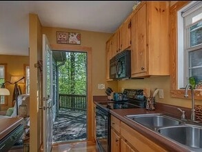 50 Glen Echo Cir in Saluda, NC - Building Photo - Building Photo