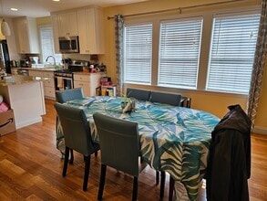 88 Milton St, Unit 1 in Arlington, MA - Foto de edificio - Building Photo
