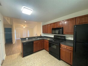 10155 W Sunrise Blvd in Plantation, FL - Building Photo - Building Photo