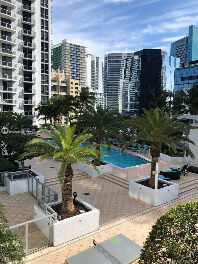 1050 Brickell Ave, Unit 2822 in Miami, FL - Foto de edificio - Building Photo