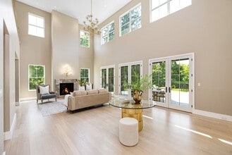 241 E Saddle River Rd, Unit SI ID1495030P in Saddle River, NJ - Foto de edificio - Building Photo