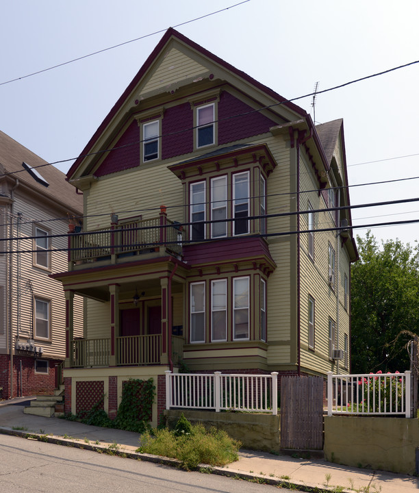 123-129 Pleasant St in Providence, RI - Building Photo