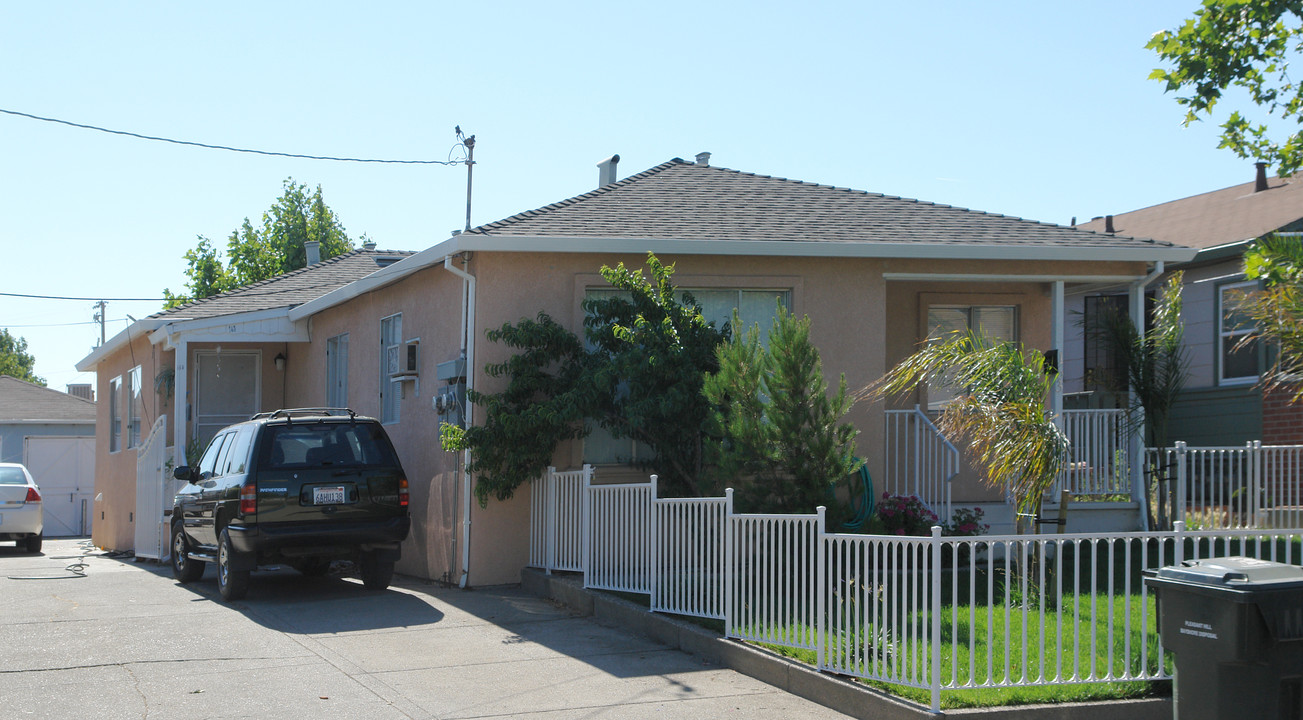 161-163 Alberts Ave in Pittsburg, CA - Building Photo