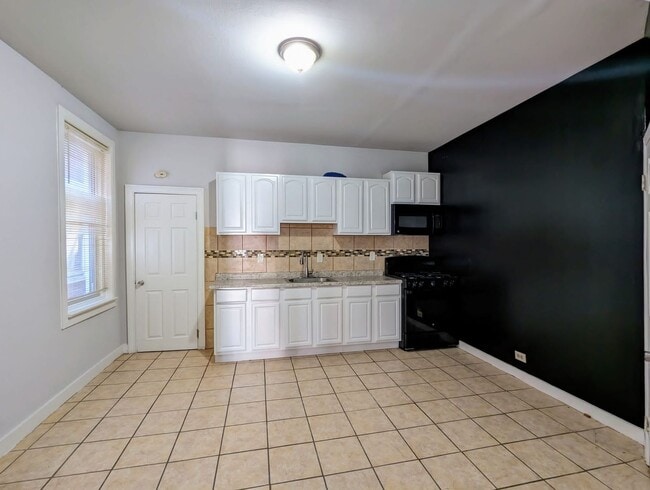 property at 408 W Ruscomb St