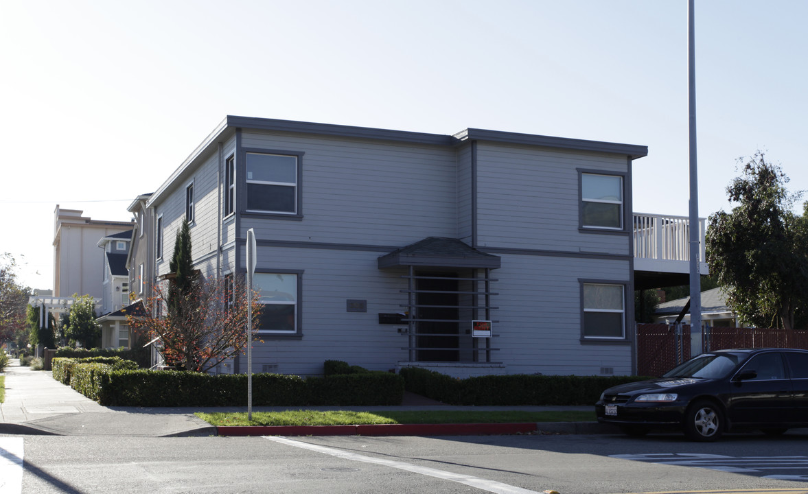 305 W Juana Ave in San Leandro, CA - Foto de edificio