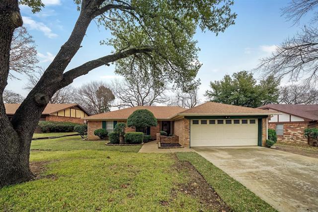 3019 Bramble Oaks Ct in Bedford, TX - Building Photo