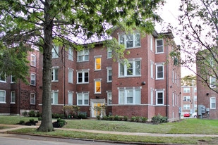 745 Interdrive in University City, MO - Building Photo