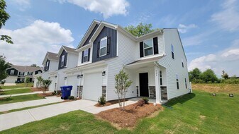 909 Powder Crk Dr in Reidville, SC - Building Photo