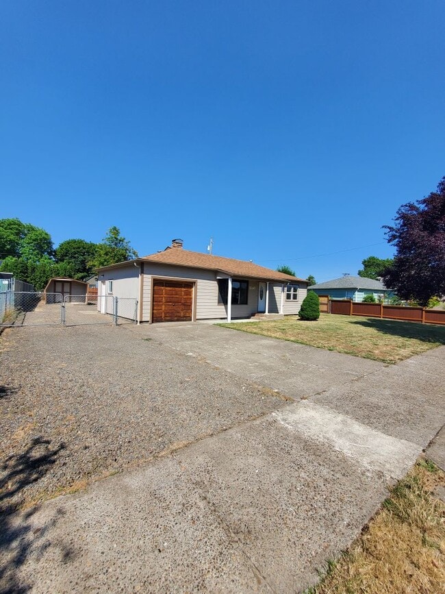 1240 Chestnut St SE in Albany, OR - Building Photo - Building Photo