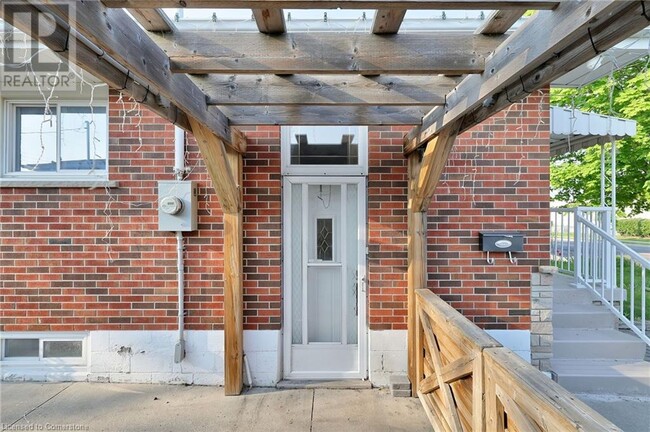 64 Nash Rd S in Hamilton, ON - Building Photo - Building Photo