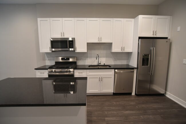 1730 W Greenleaf Ave in Chicago, IL - Building Photo - Building Photo