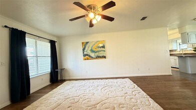 401 E 8th St, Unit Private Bedroom in Prosper, TX - Building Photo - Building Photo