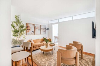 350 W 43rd St, Unit SI ID1471717P in New York, NY - Building Photo - Building Photo